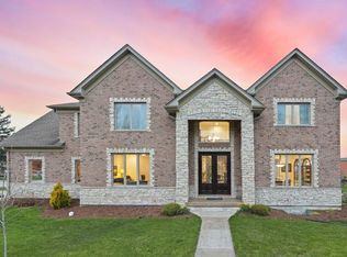 332 E Turner Ave, Roselle, IL 60172