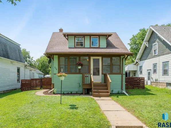 224 Elm St, Vermillion, SD 57069