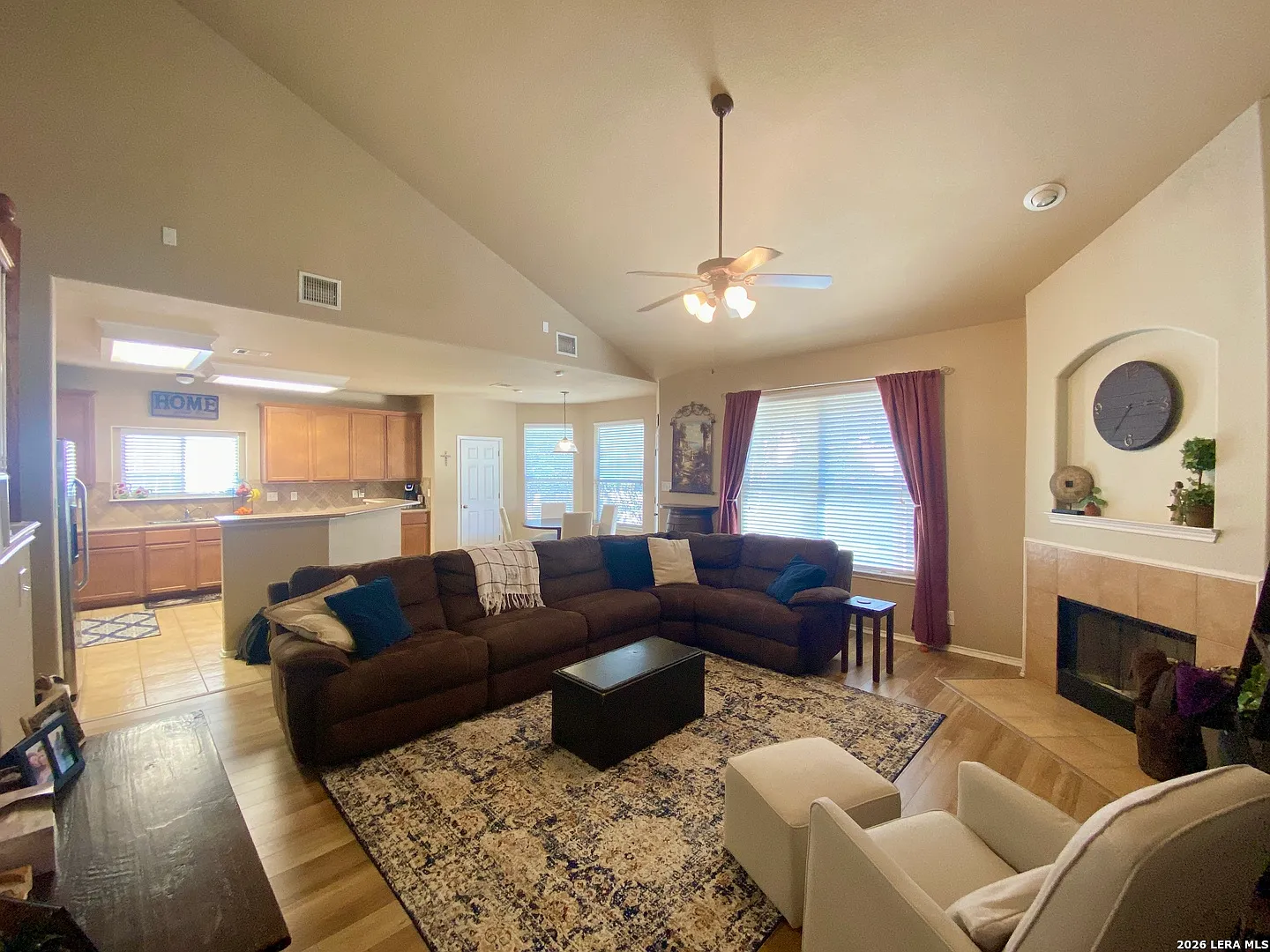 4 bed, 3.5 bath, 2549 sqft, $2,200 — Photo 3