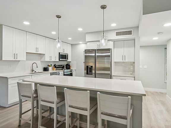 4th image of 18380 SE Wood Haven Ln