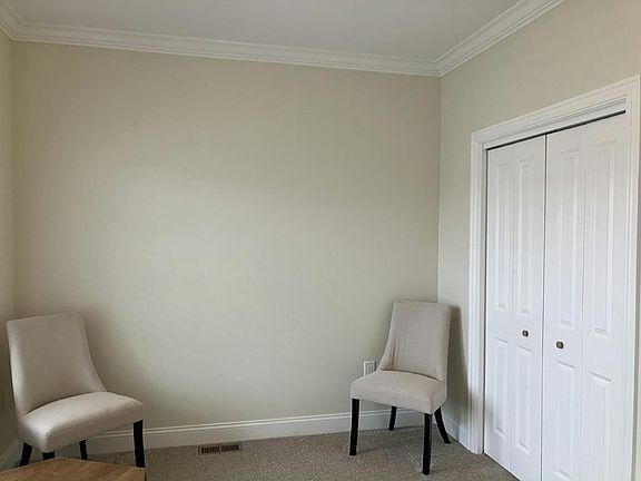 3rd image of 196 Hialeah Ln