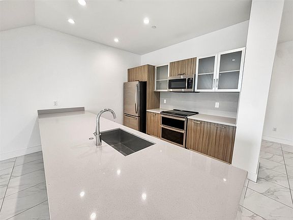 3rd image of 1044 NE 18th Avenue #204