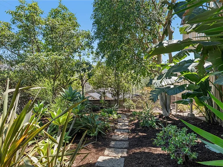 1494 Bluebird Canyon Dr — Photo 36