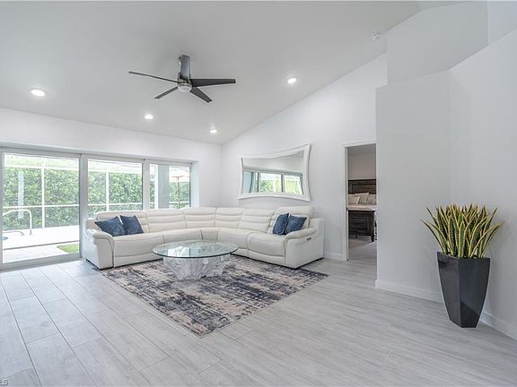 5th image of 201 S Bahama Ave