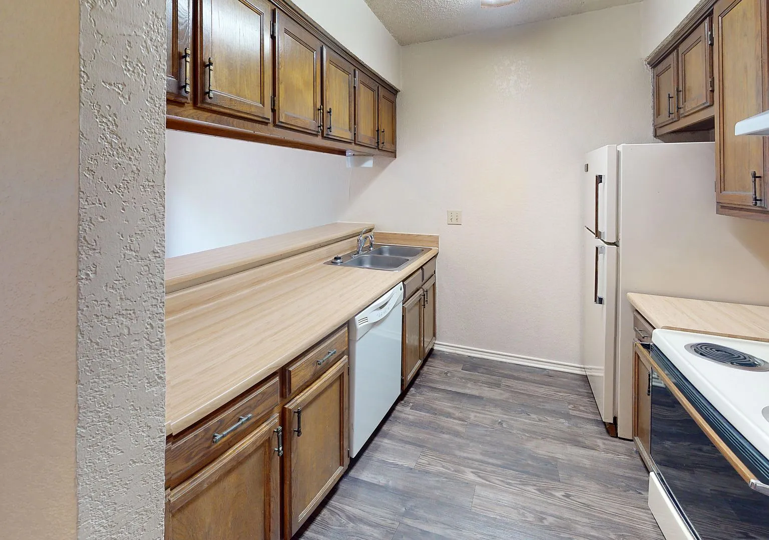 Sleepy Hollow Townhomes — Photo 1