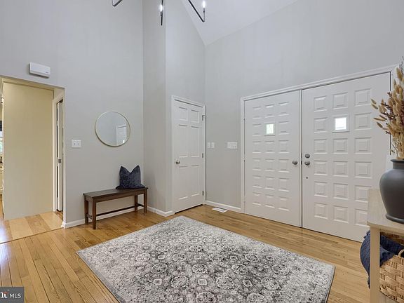 4th image of 320 Highland Rd