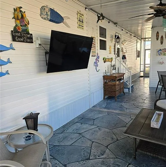 114 Elise Dr — Photo 2