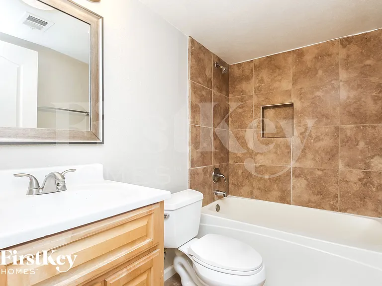 425 E Julie Dr — Photo 16
