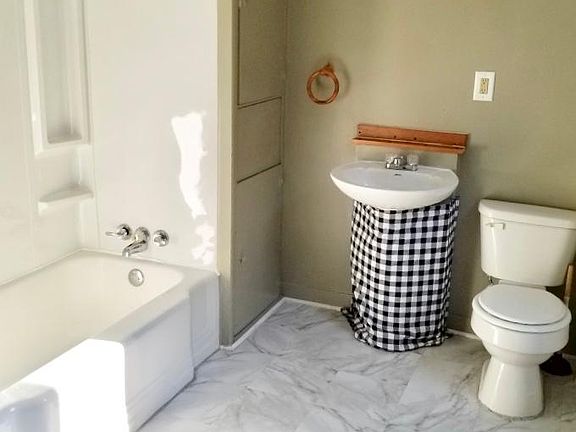 3rd image of 258 E Market St APT 3