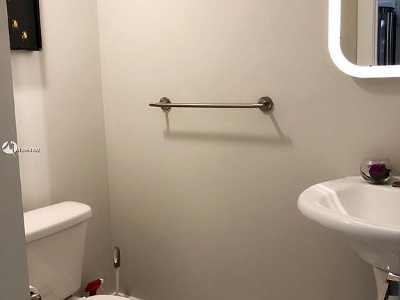 4th image of 3716 NE 168th St APT 206