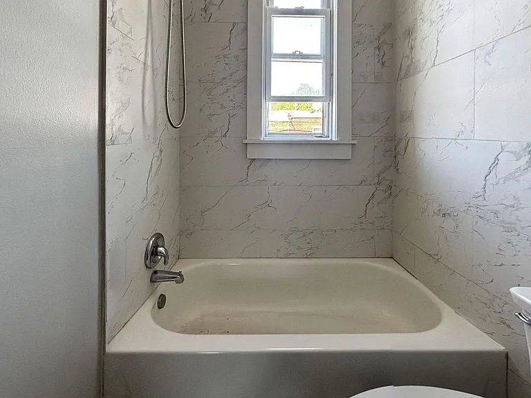 242 Margate Rd — Photo 10