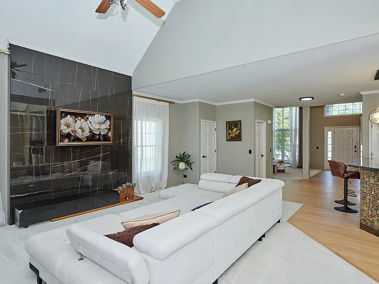 26300 W Chatham Dr — Photo 5