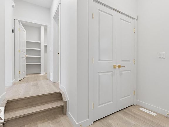 4th image of 1847 188th St NW