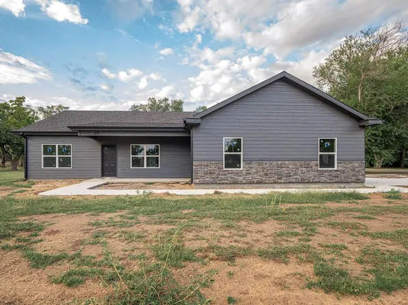 319 E 4th St, Solomon, KS 67480