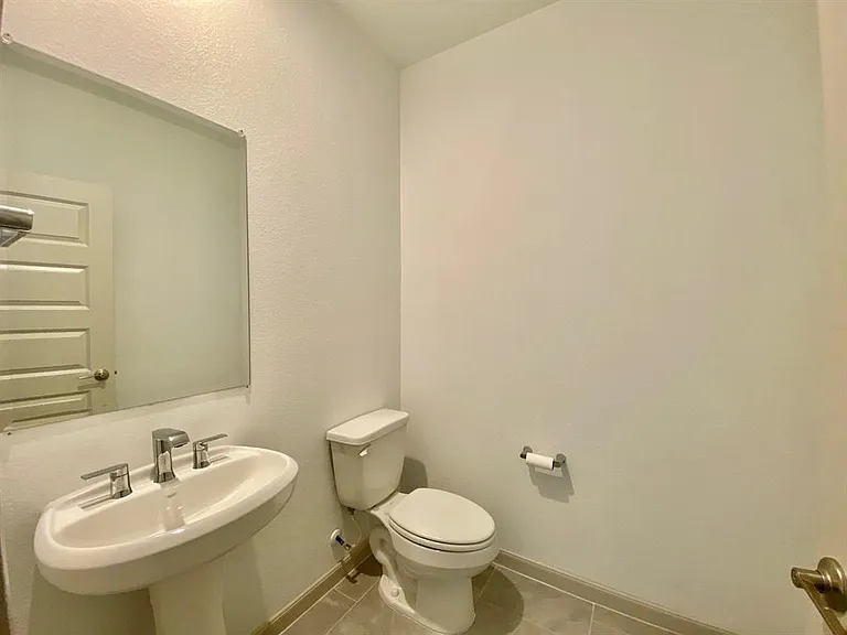 1515 Wells Manor Ln — Photo 8