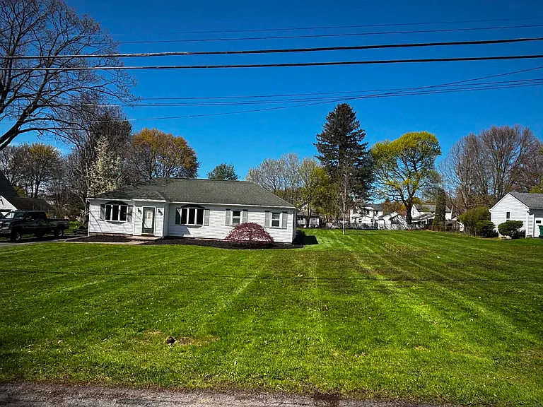 92 Daytona Ave — Photo 2