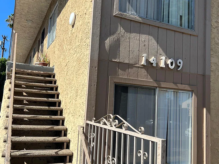 14109 Delano St #5 — Photo 16
