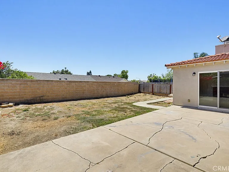 243 N Pageant St — Photo 47
