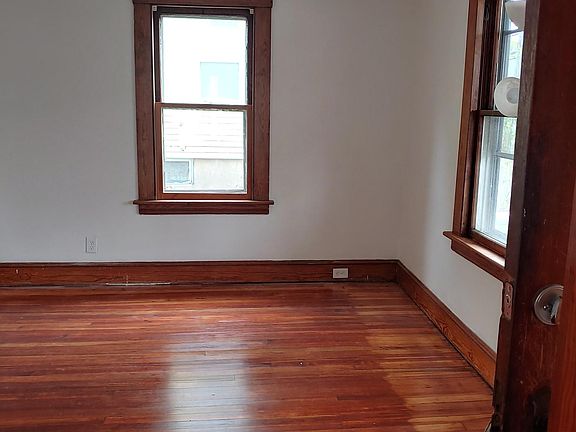 4th image of 84 Kneen St