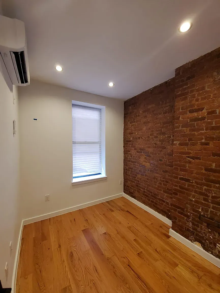 1271 Willoughby Avenue — Photo 3