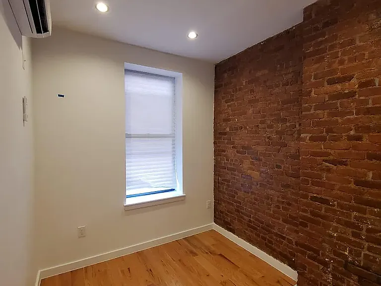 1271 Willoughby Ave #1R — Photo 3