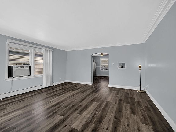 3rd image of 4945 Washington St