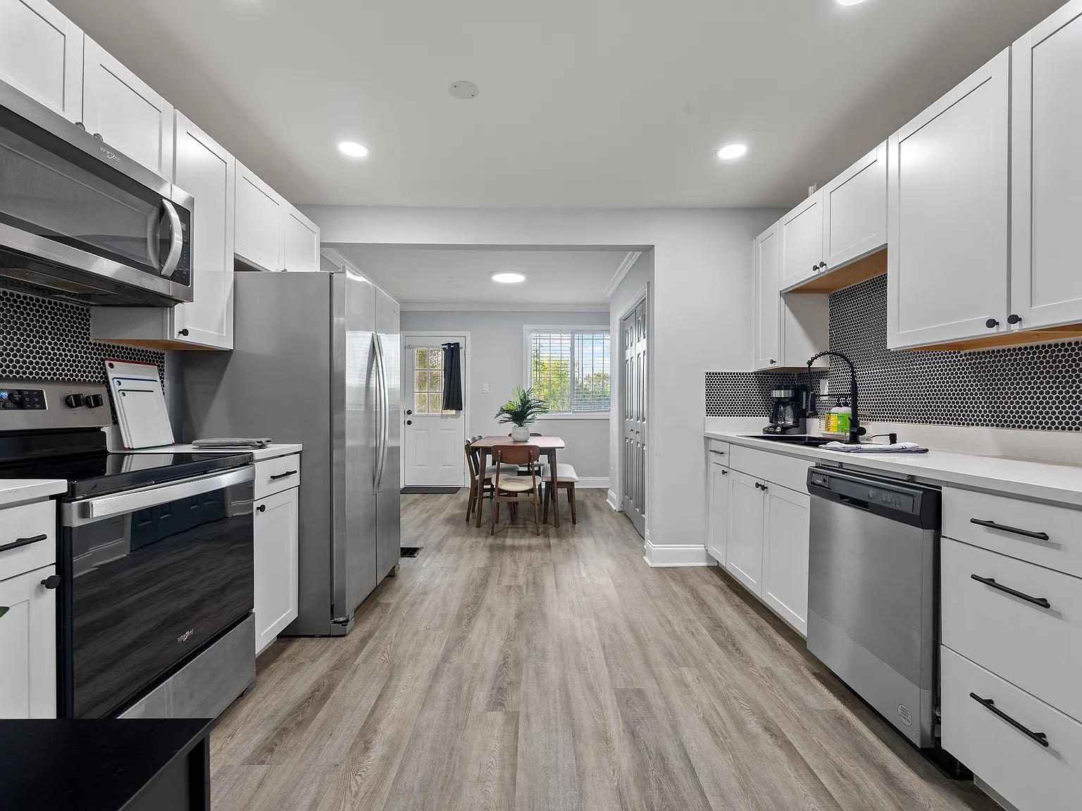 3 bed, 1394 sqft, $4,000 — Photo 3