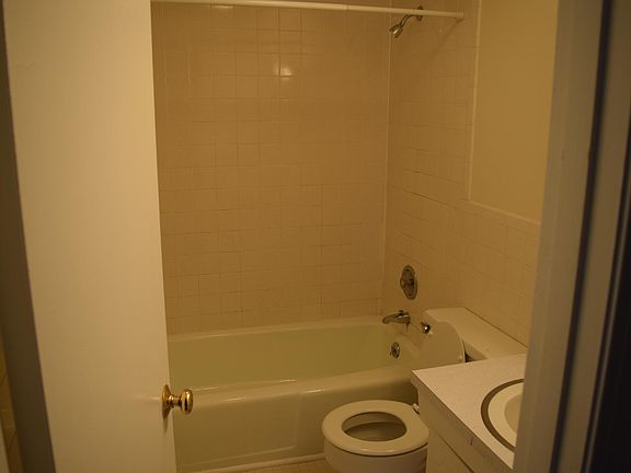 full bath (upstairs)