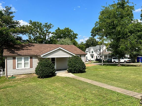Large Front yard, side street parking available on Maxon Ave
