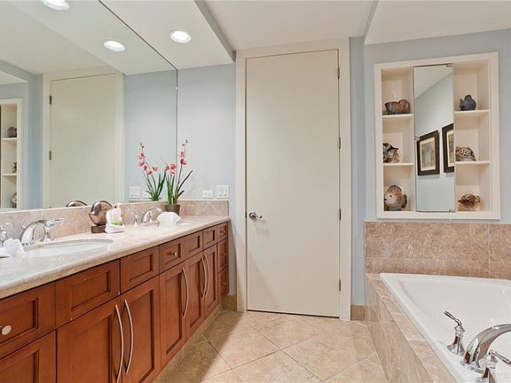 4th image of 310A Padre Blvd
