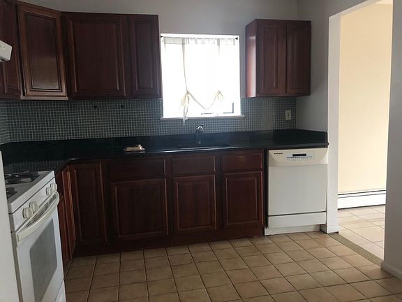 5th image of 726 Logan Ave