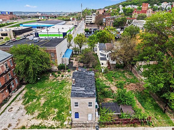 4th image of 1110 Garden St