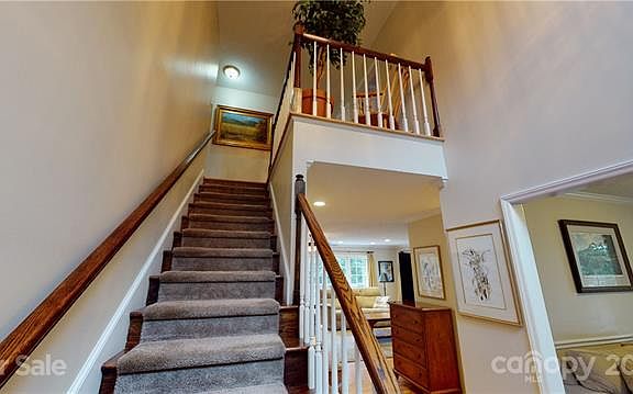 4th image of 105 Woodsway Ct