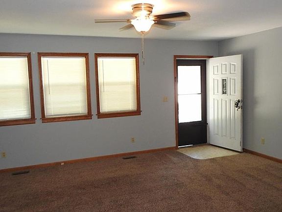 4th image of 1815 Glenn Hendren Dr
