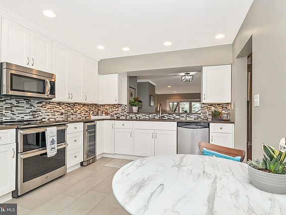 5th image of 2182 Chesapeake Harbour Dr E