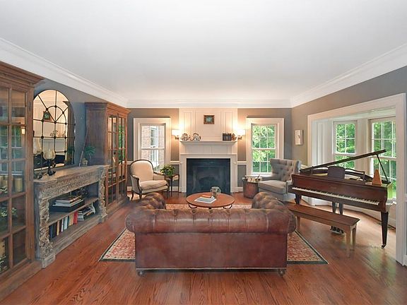 3rd image of 15325 Suffolk Ln