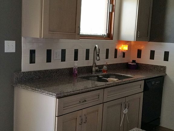 4th image of 504 Downey Ave
