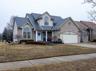 1983 Sprucewood Dr, Sterling Heights, MI 48310