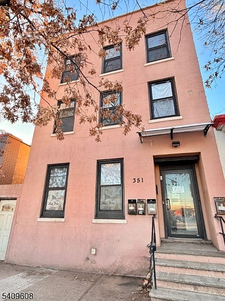 1st image of 351 Mulberry St
