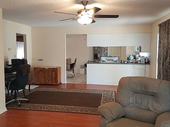 5th image of 370 Diane Ct