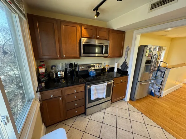 208 Holland St #4, Somerville, MA 02144