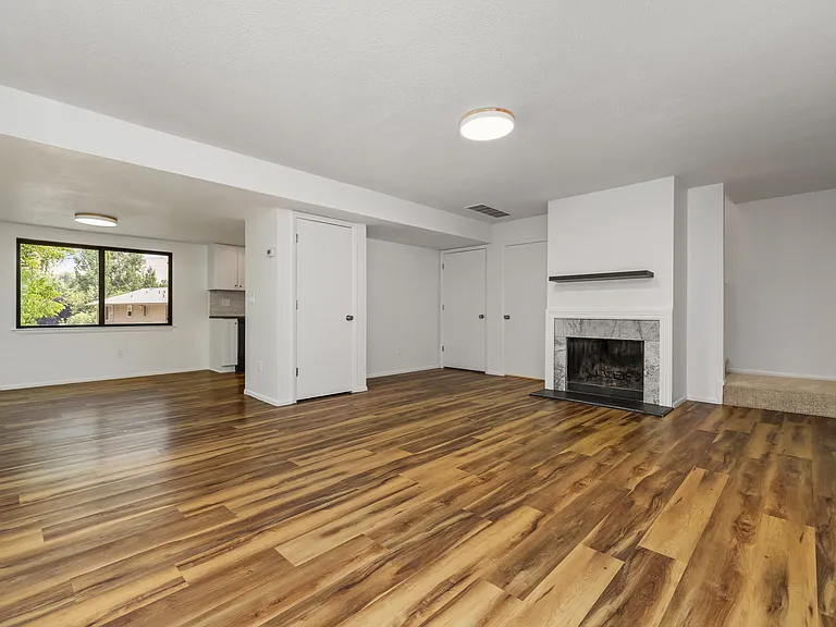 2230 E Roanoke Dr — Photo 5