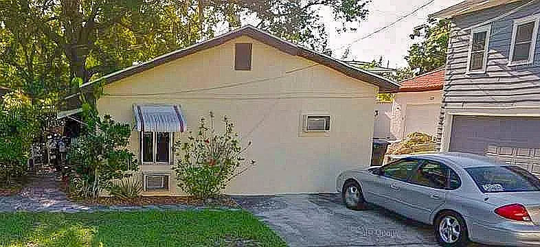 222 1/2 15th Ave N