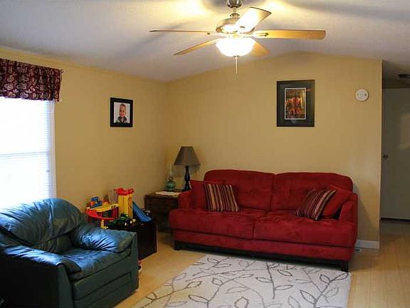 2nd image of 33 Circle Dr