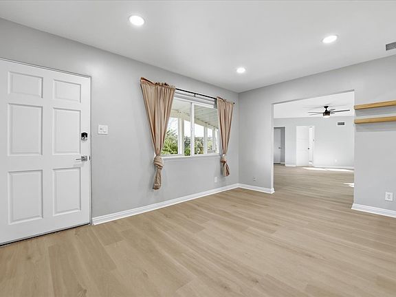3rd image of 3875 Grandview Pl