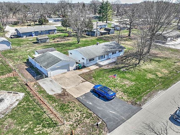 3rd image of 1928 S Westgate Dr