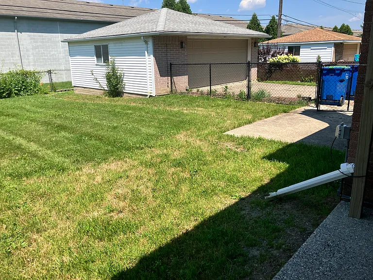 32447 Hawthorne Dr — Photo 32