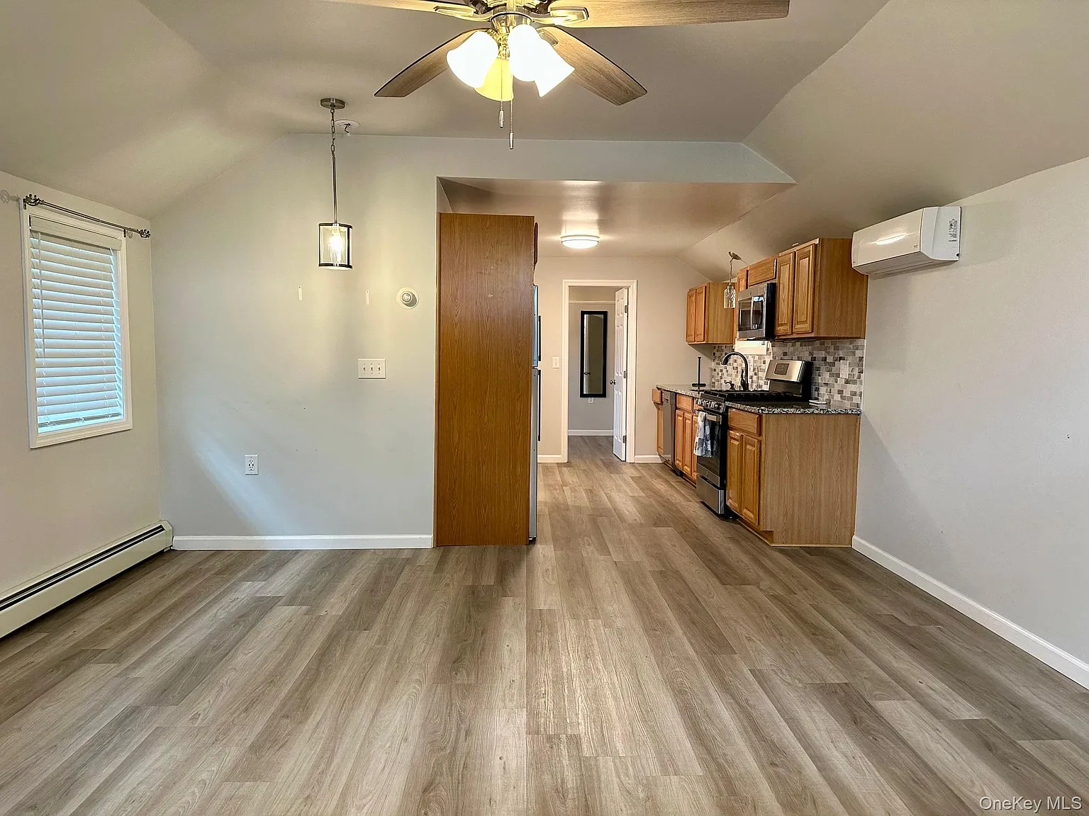1 bed, 1.0 bath, 975 sqft, $1,600 — Photo 3
