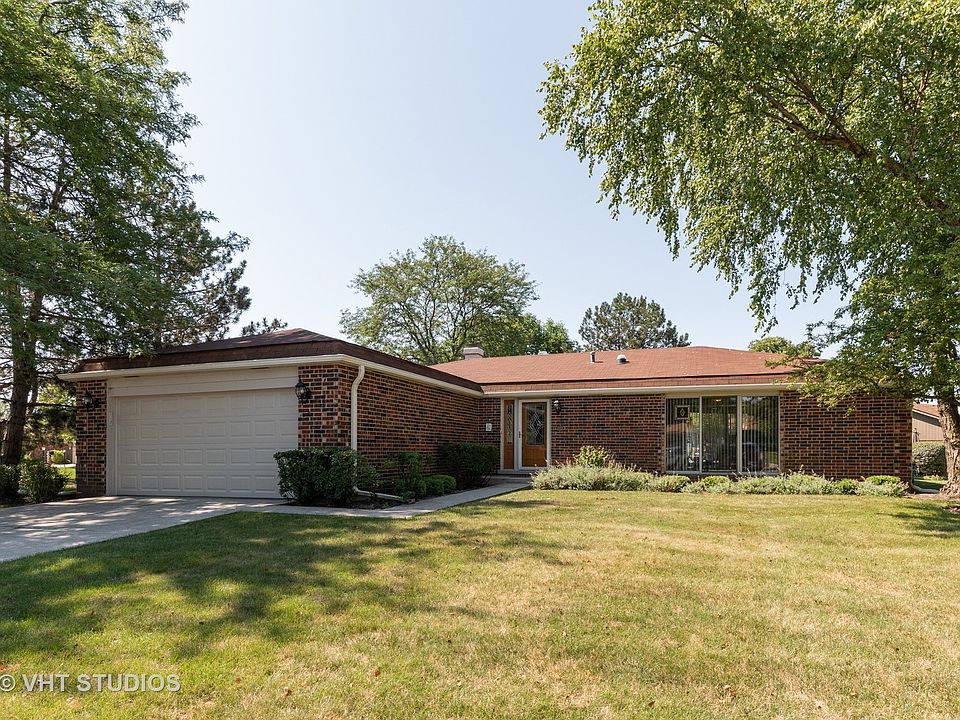 1st image of 237 Arrowwood Dr