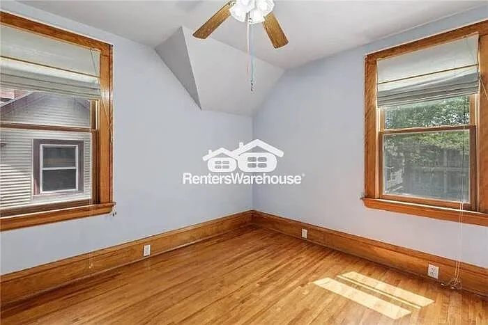 945 Sherburne Ave — Photo 14